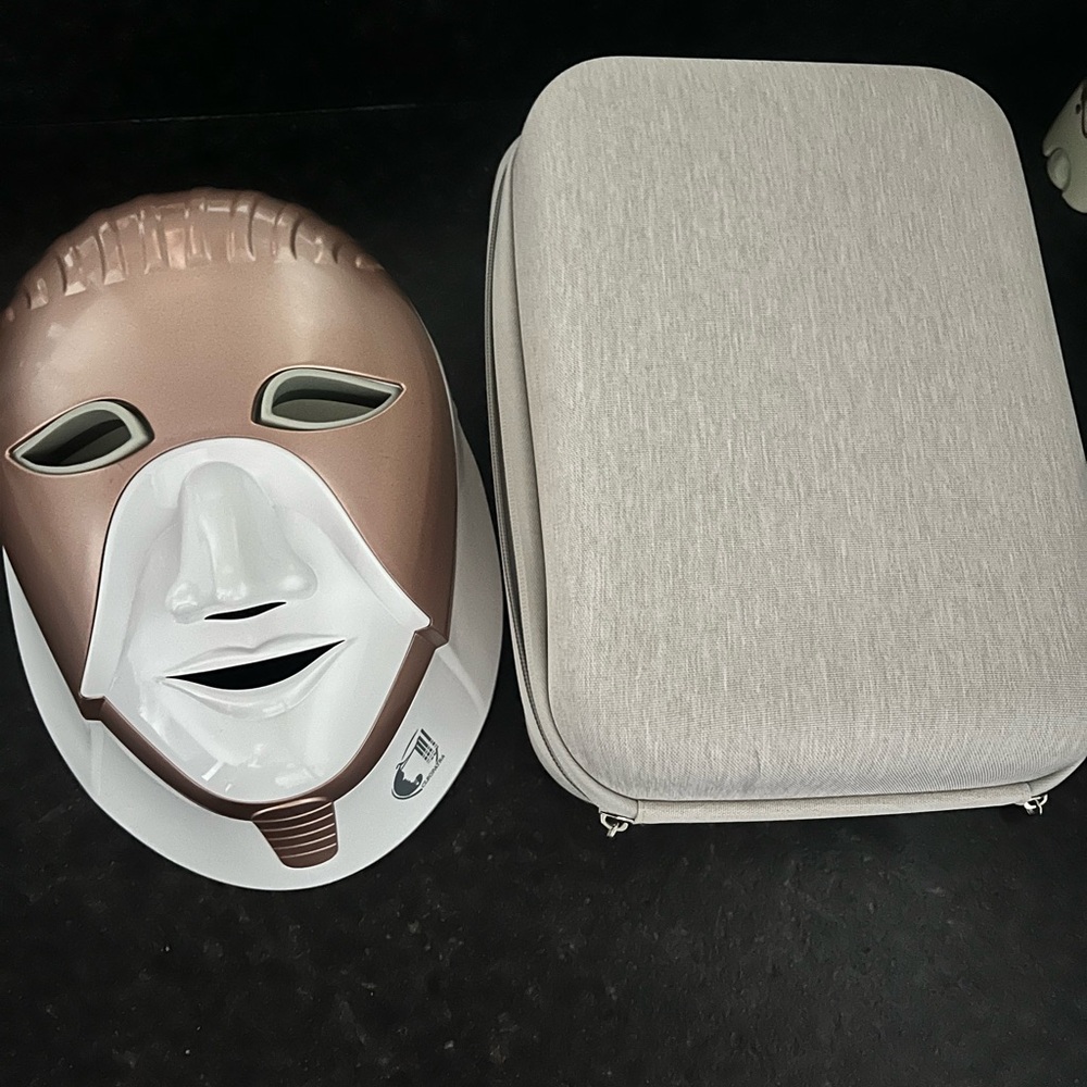 LED Light Therapy Mask Red Light - Picture 4 of 4
